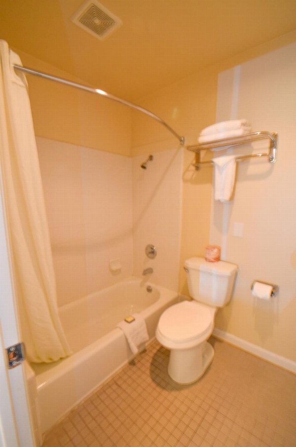Bay Front Inn image 3